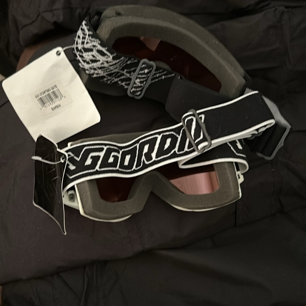 Goggles - Picture 2 of 2